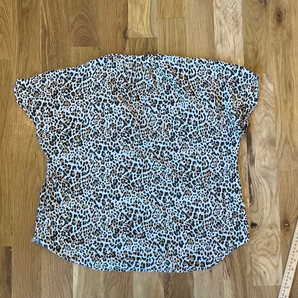 Women's GAP V Neck Cheetah Print Short‎ Sleeved Blouse SZ XL - Picture 4 of 4